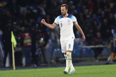 Napoli, İtalya 23.03.2023: Harry Kane ceza olarak ikinci golü attı ve İtalya 'nın Napoli kentindeki Diego Armando Maradona Stadyumu' nda ITALY-ENGLAND arasındaki Uefa Avrupa Kalipleri 2024 C Grubu futbol karşılaşmasını kutladı..