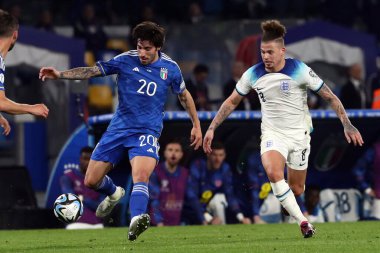 Napoli, İtalya 23.03.2023: Vincenzo Grifo, Philips (ENGLAND), İtalya 'nın Napoli kentindeki Diego Armando Maradona Stadyumu' nda oynanan Uefa Avrupa Kalifileri 2024 Grubu C Grubu futbol karşılaşması sırasında eylem halindedir..