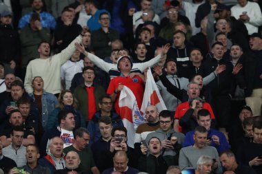 Napoli, İtalya 23.03.2023: İngiltere taraftarları İtalya 'nın Napoli kentindeki Diego Armando Maradona Stadyumu' nda oynanan Uefa Avrupa Kalifiye Grubu 2024 C Grubu futbol karşılaşmasının galibiyetini kutluyorlar..