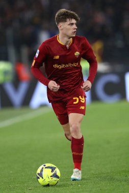 Roma, İtalya 2.04.2023: Nicola Zalwski (AS ROMA), İtalya 'nın başkenti Roma' daki Olimpiyat Stadyumu 'nda AS Romanlar ve UC Sampdoria arasında oynanan 2022 / 2023 şampiyonluk maçında eylem halindedir..