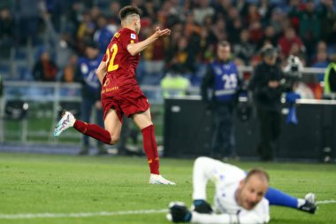 Roma, İtalya 2.04.2023: Stephan EL Shaarawy (AS ROMA) gol attı (3-0) ve İtalya 'nın Roma kentindeki Olimpiyat stadyumunda AS Romanlarına karşı UC Sampdoria arasındaki Serie A 2022 / 2023 şampiyonluk maçında takım olarak kutladı..