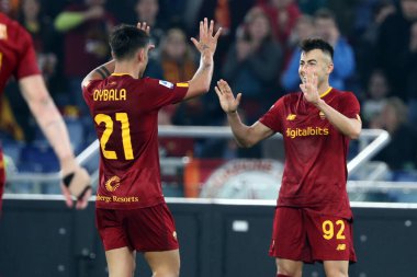 Roma, İtalya 2.04.2023: Stephan EL Shaarawy (AS ROMA) gol attı (3-0) ve İtalya 'nın Roma kentindeki Olimpiyat stadyumunda AS Romanlarına karşı UC Sampdoria arasındaki Serie A 2022 / 2023 şampiyonluk maçında takım olarak kutladı..
