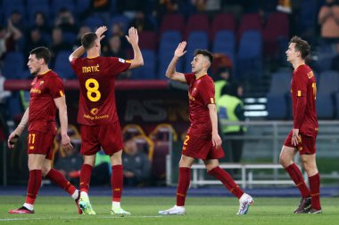 Roma, İtalya 2.04.2023: Stephan EL Shaarawy (AS ROMA) gol attı (3-0) ve İtalya 'nın Roma kentindeki Olimpiyat stadyumunda AS Romanlarına karşı UC Sampdoria arasındaki Serie A 2022 / 2023 şampiyonluk maçında takım olarak kutladı..
