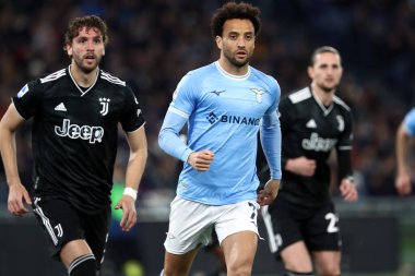 Roma, İtalya 08.04.2023: Felipe Anderson (Lazio), Manuel Locatelli (Juventus) Serie A 2022 / 2023 şampiyonluk maçında, 29 gün içinde, İtalya 'nın başkenti Roma' da bulunan Olimpiyat stadyumunda SS Lazio FC Juventus Turin 'e karşı.