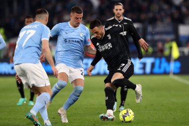 Roma, İtalya 08.04.2023: Milinkoviç Saviç (Lazio), Filip Kostiç (Juventus) Serie A 2022 / 2023 şampiyonası futbol karşılaşması sırasında, 29 gün içinde İtalya 'nın başkenti Roma' daki Olimpiyat stadyumunda SS Lazio FC Juventus Turin 'e karşı.