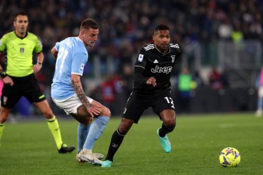 Roma, İtalya 08.04.2023: Milinkovic Saviç (Lazio), Alex Sandro (Juventus) Serie A 2022 / 2023 şampiyonluk maçında, 29 gün içinde, İtalya 'nın başkenti Roma' daki Olimpiyat stadyumunda SS Lazio FC Juventus Torino 'ya karşı.