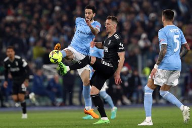 Roma, İtalya 08.04.2023: Luis Alberto (Lazio), Aakadiusz Milik (Juventus) Serie A 2022 / 2023 şampiyonluk maçında, 29 gün içinde, İtalya 'nın Roma kentinde bulunan Olimpiyat stadyumunda SS Lazio FC Juventus Torino' ya karşı..