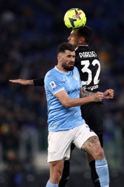 Roma, İtalya 08.04.2023: Elseid Hysaj (Lazio), Leandro Paredes (Juventus) Serie A 2022 / 2023 şampiyonluk maçında, 29 gün içinde, İtalya 'nın başkenti Roma' daki Olimpiyat stadyumunda SS Lazio FC Juventus Torino 'ya karşı..