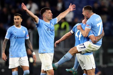 Roma, İtalya 08.04.2023: Lazio oyuncuları (Nicolo Casale (Lazio) Serie A 2022 / 2023 şampiyonluk maçının 29. gününde İtalya 'nın başkenti Roma' daki Olimpiyat Stadyumu 'nda SS Lazio ile FC Juventus Torino arasındaki zaferi kutladılar..