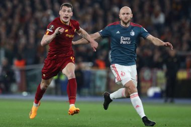 Roma, İtalya 20.04.2023: Romanlardan Andrea Belotti, Feyenoord 'dan Gernot Trauner Uefa Avrupa Ligi 2023 futbol maçı, çeyrek final, AS Romanları Feyenoord' a karşı Roma Olimpiyat Stadyumu, İtalya.
