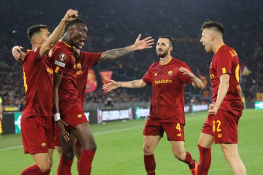 Roma, İtalya 20.04.2023: Romanlardan Stephan EL Shaarawy golü attı ve Uefa Avrupa Ligi 2023, çeyrek final, AS Roman Feyenoord 'a karşı İtalya' nın Roma kentindeki Olimpiyat stadyumunda oynanan Uefa Avrupa Ligi futbol karşılaşmasını kutladı..