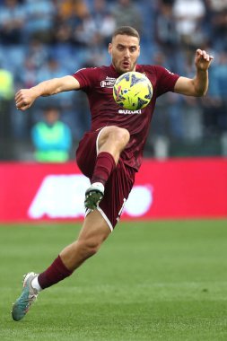 Roma, İtalya 22.04.2023: Torino 'lu Vlasic Nikola, İtalya' nın başkenti Roma 'daki Olimpiyat Stadyumu' nda SS LAZIO ile FC TORINO arasında oynanan Serie A 2022 / 2023 futbol karşılaşmasında eylem halindedir..