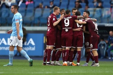 Roma, İtalya 22.04.2023: Torino 'dan Ivan Iliç 0-1' lik golü attı ve İtalya 'nın Roma kentindeki Olimpiyat stadyumunda SS LAZIO FC TORINO' ya karşı oynadığı 2022 / 2023 tarihli Serie A 2022 / 2023 futbol karşılaşmasında takımla birlikte kutladı..