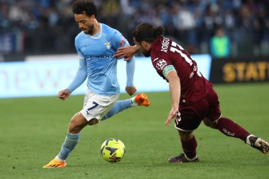 Roma, İtalya 22.04.2023: Felipe Anderson (Lazio), Torino 'lu Rodriguez Ricardo Serie A 2022 / 2023 futbol karşılaşması sırasında, 31 gün içinde, İtalya' nın başkenti Roma 'daki Olimpiyat stadyumunda SS LAZIO FC TORINO' ya karşı.