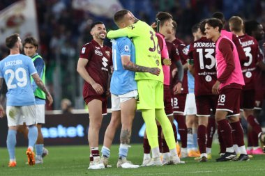 Roma, İtalya 22,04.2023: Milinkoviç Saviç (Lazio), İtalya 'nın başkenti Roma' daki Olimpiyat stadyumunda SS LAZIO 'nun FC TORINO' ya karşı oynadığı Serie A 2022 / 2023 futbol karşılaşmasında kardeşi Torino 'lu Milinkoviç Saviç' i karşıladı..