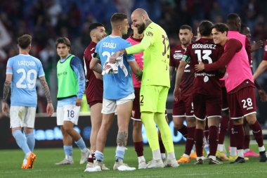 Roma, İtalya 22,04.2023: Milinkoviç Saviç (Lazio), İtalya 'nın başkenti Roma' daki Olimpiyat stadyumunda SS LAZIO 'nun FC TORINO' ya karşı oynadığı Serie A 2022 / 2023 futbol karşılaşmasında kardeşi Torino 'lu Milinkoviç Saviç' i karşıladı..