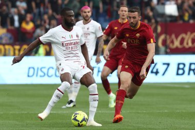 Roma, İtalya 29.04.2023: Tomori (Milan). Bryan Cristante, İtalya 'nın başkenti Roma' daki Olimpiyat Stadyumu 'nda AS ROMA' ya karşı AC MILAN arasında oynanan 2022 / 2023 tarihli Serie A 2022 / 2023 futbol maçı sırasında görev başındaydı..