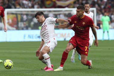 Roma, İtalya 29.04.2023: Brahim Diaz (Milan), Lorenzo Pellegrini (AS ROMA) Serie A 2022 / 2023 futbol karşılaşması sırasında, 32. gün, AS ROMA AC MILAN 'a karşı Roma Olimpiyat Stadyumu, İtalya.