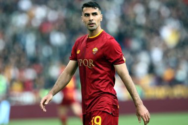 Roma, İtalya 29.04.2023: Mehmet Çelik (AS ROMA) Serie A 2022 / 2023 futbol karşılaşması sırasında, İtalya 'nın başkenti Roma' da bulunan Olimpiyat stadyumunda AS ROMA 'ya karşı AC MILAN arasında hareket halindedir..