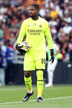 Roma, İtalya 29.04.2023: Mike Maignan (Milan) Serie A 2022 / 2023 futbol maçı sırasında, 32. gün, AS ROMA ile AC MILAN arasındaki Roma Olimpiyat Stadyumu, İtalya.
