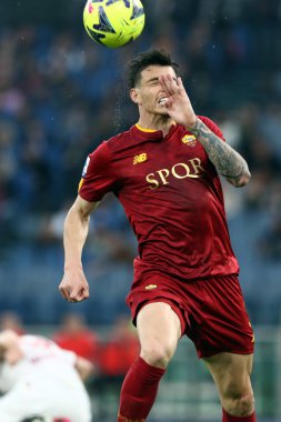 Roma, İtalya 29.04.2023: Roger Ibanez (AS ROMA) Serie A 2022 / 2023 futbol maçında, AS ROMA 'nın AC MILAN' a karşı Roma Olimpiyat Stadyumu, İtalya.