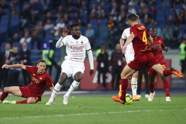 Roma, İtalya 29.04.2023: Divock Origi (Milan) ve Bryan Cristante, İtalya 'nın başkenti Roma' daki Olimpiyat Stadyumu 'nda AS ROMA' nın AC MILAN 'a karşı açtığı 2022 / 2023 tarihli Serie A 2022 / 2023 futbol maçı sırasında görev başındaydı..