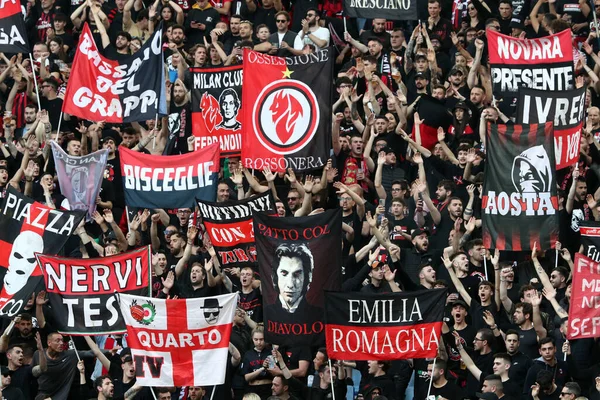 Róma Olaszország 2023 Milánó Zászlók Rajongók Standon Előtt Serie 2022 — Stock Fotó