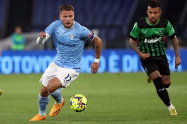 Roma, İtalya 03.05.2023: Ciro Immobile (Lazio), de SOUZA HENRIQUE (SASS) Serie A 2022 / 2023 futbol karşılaşması sırasında SS Lazio ile Sassuolo arasındaki maçta.