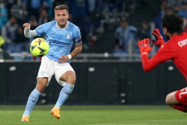 Roma, İtalya 03.05.2023: Ciro Immobile (Lazio) Serie A 2022 / 2023 futbol karşılaşması sırasında, SS Lazio ile Sassuolo arasında İtalya 'nın başkenti Roma' daki Olimpiyat Stadyumu 'nda oynanan karşılaşma..