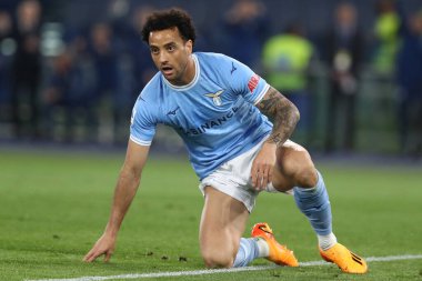 Roma, İtalya 03.05.2023: Felipe Anderson (Lazio) İtalya 'nın başkenti Roma' da bulunan Olimpiyat Stadyumu 'nda SS Lazio ile Sassuolo arasında oynanan 2022 / 2023 tarihli Serie A 2022 / 2023 futbol karşılaşmasında golü attı ve takımla birlikte kutladı..