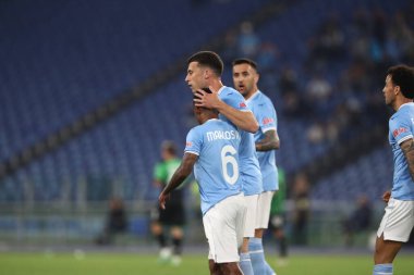 Roma, İtalya 03.05.2023: Felipe Anderson (Lazio) İtalya 'nın başkenti Roma' da bulunan Olimpiyat Stadyumu 'nda SS Lazio ile Sassuolo arasında oynanan 2022 / 2023 tarihli Serie A 2022 / 2023 futbol karşılaşmasında golü attı ve takımla birlikte kutladı..