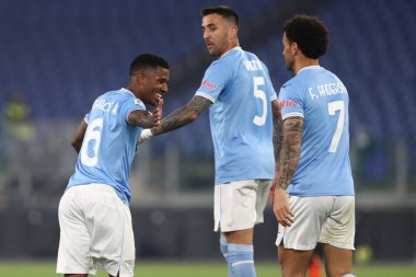 Roma, İtalya 03.05.2023: Felipe Anderson (Lazio) İtalya 'nın başkenti Roma' da bulunan Olimpiyat Stadyumu 'nda SS Lazio ile Sassuolo arasında oynanan 2022 / 2023 tarihli Serie A 2022 / 2023 futbol karşılaşmasında golü attı ve takımla birlikte kutladı..