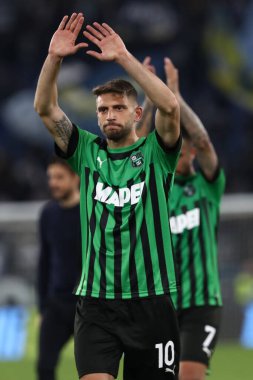 Roma, İtalya 03.05.2023: Serie A 2022 / 2023 futbol karşılaşmasının sonunda Sassuolo oyuncuları DOMENICO BERARDI 'yi (SASS) hayal kırıklığına uğrattı..