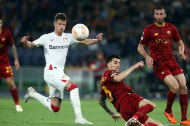 Roma, İtalya 11.05.2023: UEFA EUROPA LEAGUE 2022 / 2023 tarihinde Romalı Roger Ibanez, Roma 'nın başkenti Roma' daki Olimpiyat stadyumunda AS Roman Bayer 04 Leverkusen 'e karşı oynadığı yarı final karşılaşmasında görev aldı..
