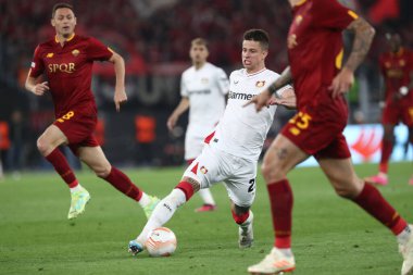 Roma, İtalya 11.05.2023: Leverkusenn 'li Florian Wirtz UEFA EUROPA LEAGUE 2022 / 2023 yılındaki eylemde, yarı final maçında AS Romanlar Bayer 04 Leverkusen' e karşı Roma, İtalya 'daki Olimpiyat stadyumunda.
