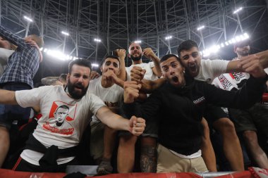 Budapeşte, Macaristan: 31.05.2023: Sivilla taraftarları, Hungar 'daki Puskas Arena' da Sevilla FC ile AS Romanlar arasında oynanan 2023 UEFA Avrupa Ligi final maçının galibiyetini kutladılar