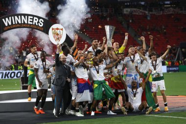 Budapeşte, Macaristan: 31.05.2023: Hungar 'daki Puskas Arena' da Sevilla FC ile AS Romanlar arasında oynanan 2023 Avrupa Ligi finalinde Sivilla takımı kupayı kazandı.