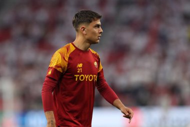 Budapeşte, Macaristan: 31,05.2023: Roman oyuncular, Romanlı Paulo Dybala, Budapeşte 'deki Puskas Arena' da Sevilla FC ile AS Romanlar arasında oynanan 2023 Avrupa Ligi final maçından önce ısınma turu