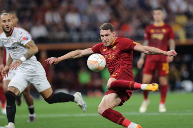 Budapeşte, Macaristan: 31.05.2023: Roman Andrea Belotti, Hungar 'daki Puskas Arena' da Sevilla FC ile AS Romanlar arasında oynanan 2023 Avrupa Ligi final maçı sırasında eylem halindeydi.