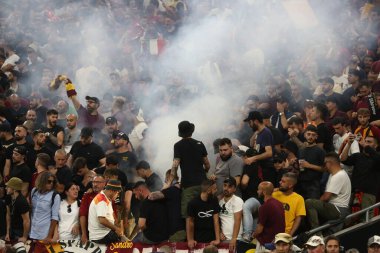 Budapeşte, Macaristan: 31.05.2023: Hungar 'daki Puskas Arena' da Sevilla FC ile AS Romanlar arasında oynanan 2023 Avrupa Ligi Final maçı öncesinde koreografi açılış töreni