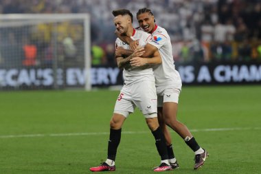 Budapeşte, Macaristan: 31.05.2023: Louise Ocampos, Hungar 'daki Puskas Arena' da Sevilla FC ile AS Romanlar arasında oynanan 2023 UEFA Avrupa Ligi final maçında kazandığı zaferi kutladı.