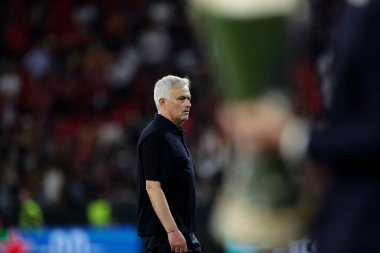 Budapeşte, Macaristan: 31.05.2023: Jose Mourinho, Hungar 'daki Puskas Arena' da Sevilla FC ile AS Romanlar arasında oynanan 2023 UEFA Avrupa Ligi final maçının finalini kaybetmesinin hayal kırıklığı