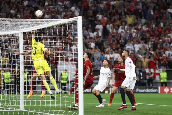 Budapeşte, Macaristan: 31.05.2023: Hungar 'daki Puskas Arena' da Sevilla FC ile AS Romanlar arasında oynanan 2023 UEFA Avrupa Ligi final karşılaşmasında Sevilla Bounou (Sevilla)