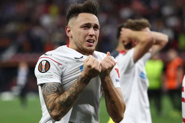 Budapeşte, Macaristan: 31.05.2023: Lucas Ocampos, Hungar 'daki Puskas Arena' da Sevilla FC ile AS Roma arasındaki 2023 Avrupa Ligi final maçının zaferini kutladı