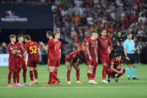 Budapeşte, Macaristan: 31.05.2023: Roman takımı, Hungar 'daki Puskas Arena' da Sevilla FC ile AS Romanlar arasında oynanan 2023 Avrupa Ligi final maçında penaltı bekliyor