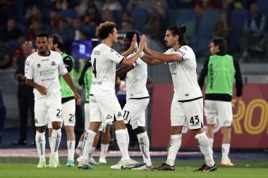 Roma, İtalya 4.06.2023: Spezia 'lı Nikolaou, İtalya' nın başkenti Roma 'daki Olimpiyat Stadyumu' nda AS Roma ile Spezia Calcio 2008 arasındaki Serie A 2022 / 2023 futbol karşılaşmasında 0-1 'lik golü attı ve takımı ile kutladı..