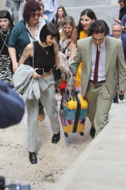 Roma, İtalya 3.05.2022: Maneskin 'li Damiano David şarkıcı 5 yıllık nişanlısı Giorgia Soleri' den ayrıldı. Damiano, Tik Tok 'ta diskoda bir kızı öperken çekilmiş..