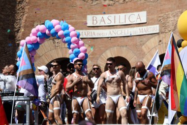 Roma, İtalya 10.06.2023: Avrupa 'nın dört bir yanından 100.000' den fazla insan Roma 'nın başkenti Roma' nın sokaklarından Kolezyum 'a kadar yürüdü..
