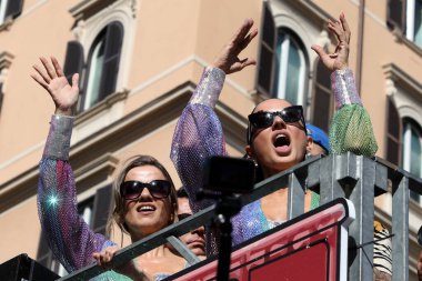 Roma, İtalya 10.06.2023: Avrupa 'nın dört bir yanından 100.000' den fazla insan Roma 'nın başkenti Roma' nın sokaklarından Kolezyum 'a kadar yürüdü..