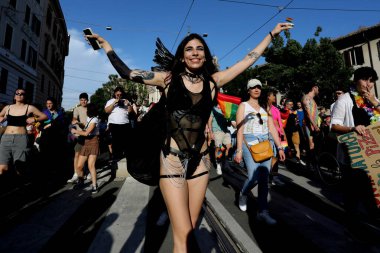 Roma, İtalya 10.06.2023: Avrupa 'nın dört bir yanından 100.000' den fazla insan Roma 'nın başkenti Roma' nın sokaklarından Kolezyum 'a kadar yürüdü..